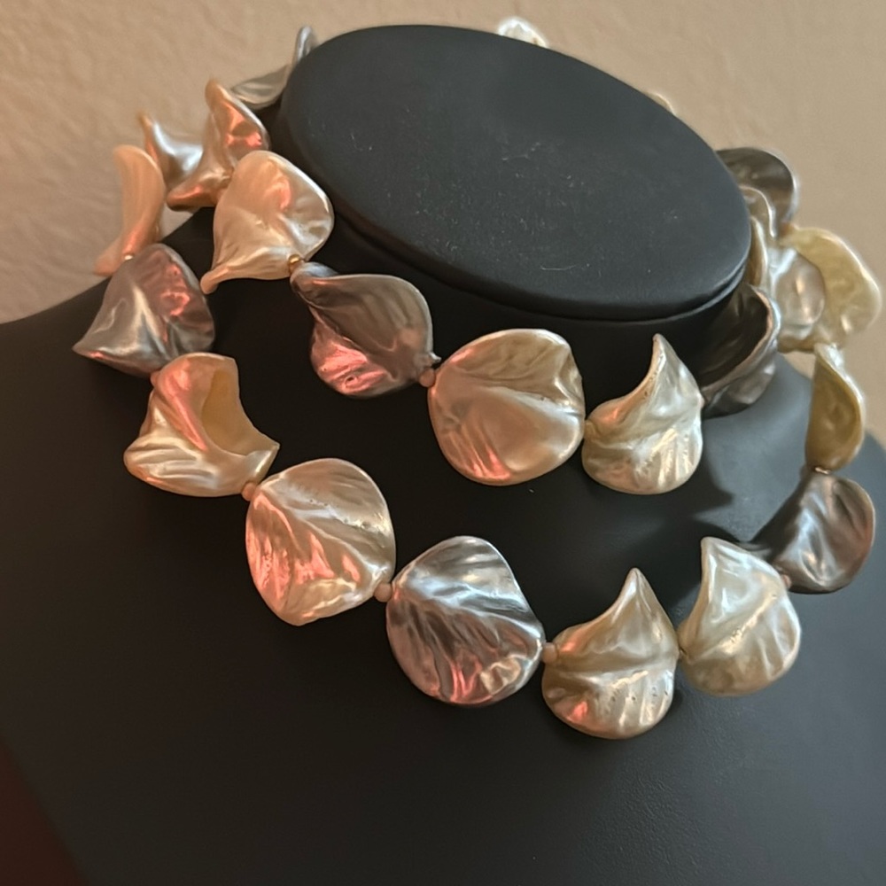 Costume Pearlescent Necklace